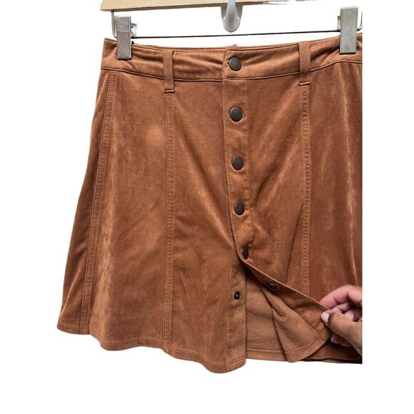 Y2K Mossimo Camel Faux Suede Button A Line Mini Skirt Size 2 Small Festival Boho - Picture 4 of 9